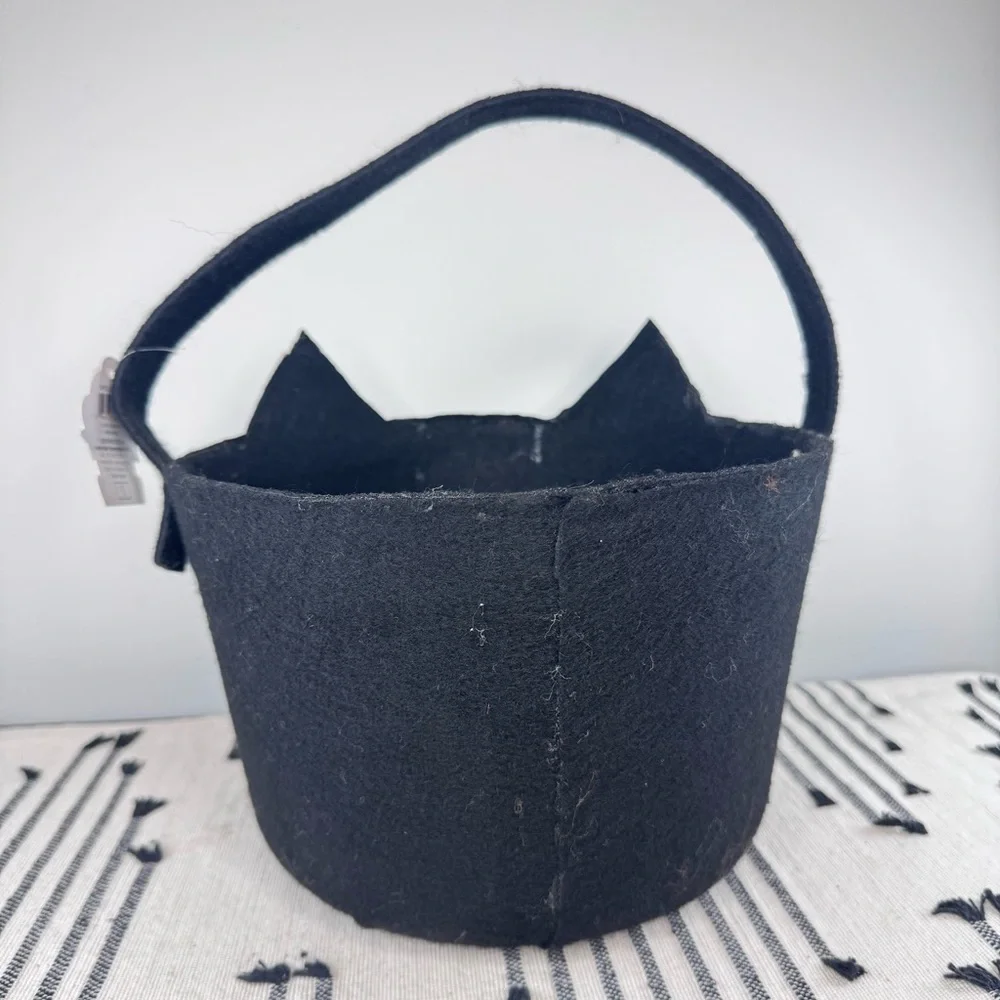 NEW Target Bullseye Playground Black Cat Trick-Or-Treat Basket